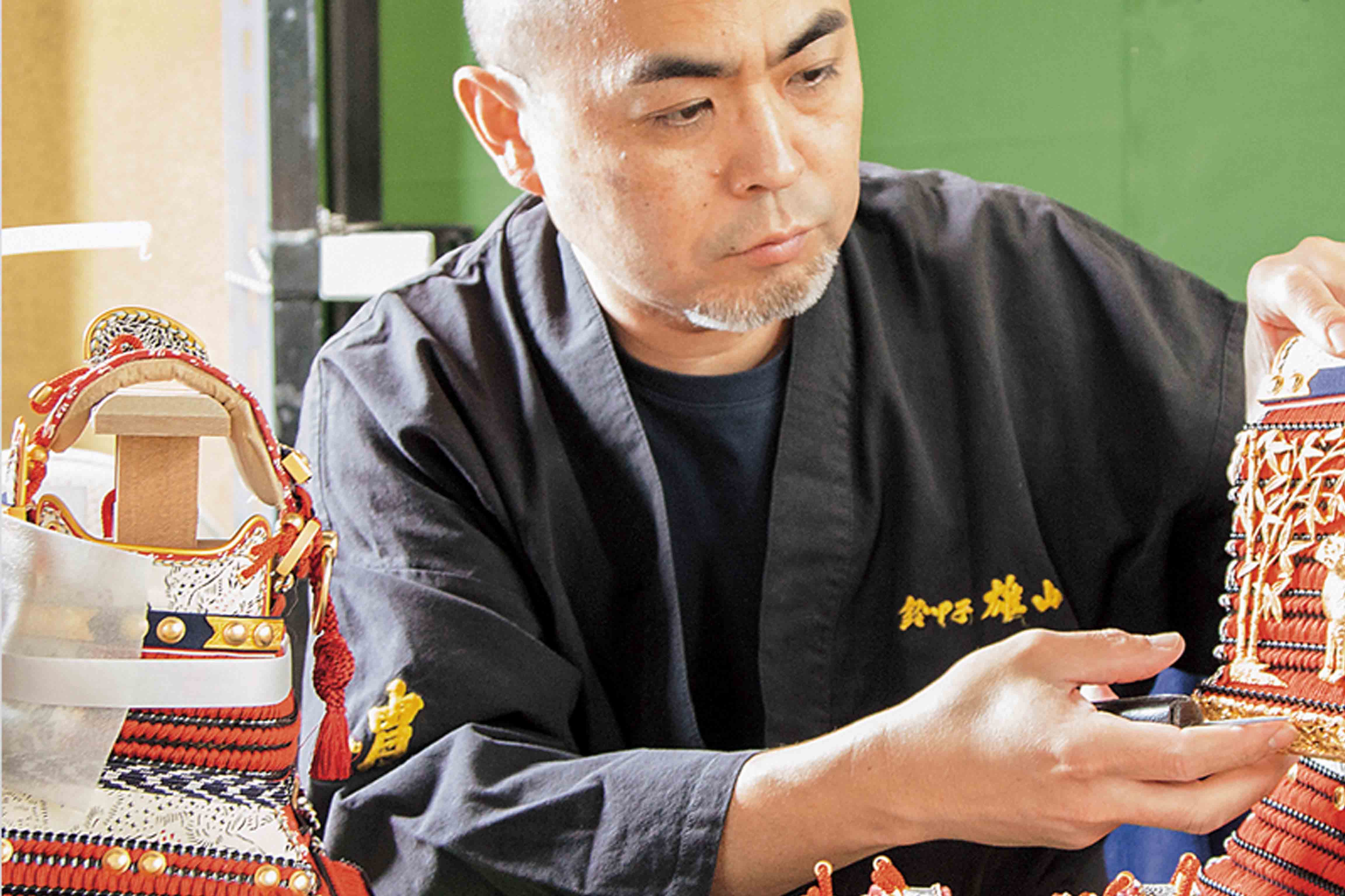 新品鈴甲子雄山の鎧、倉庫より掘り出しジャンク扱いで出品。最終特別価格。 五月人形 奉納鎧 / 鈴甲子雄山 / 国宝 竹雀金物赤糸威大鎧 三分之一